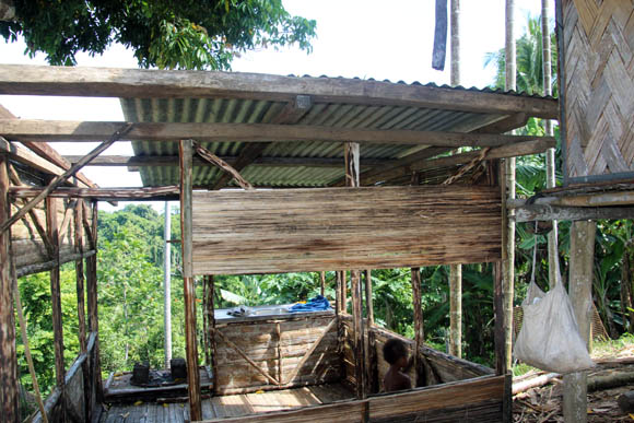 Fertig ist das Wandstück. Hinten erkennt man, dass es sogar eine Spüle